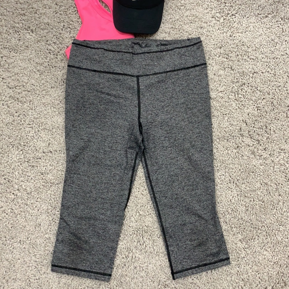 VSX Knockout Capri Leggings - Picture 3 of 5